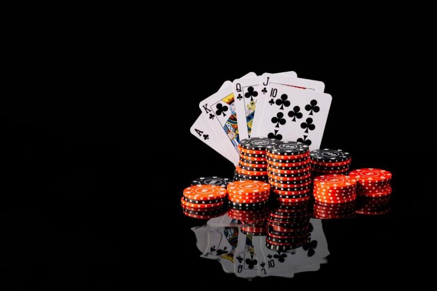 Blackjack Table: Beat the Dealer with this Play